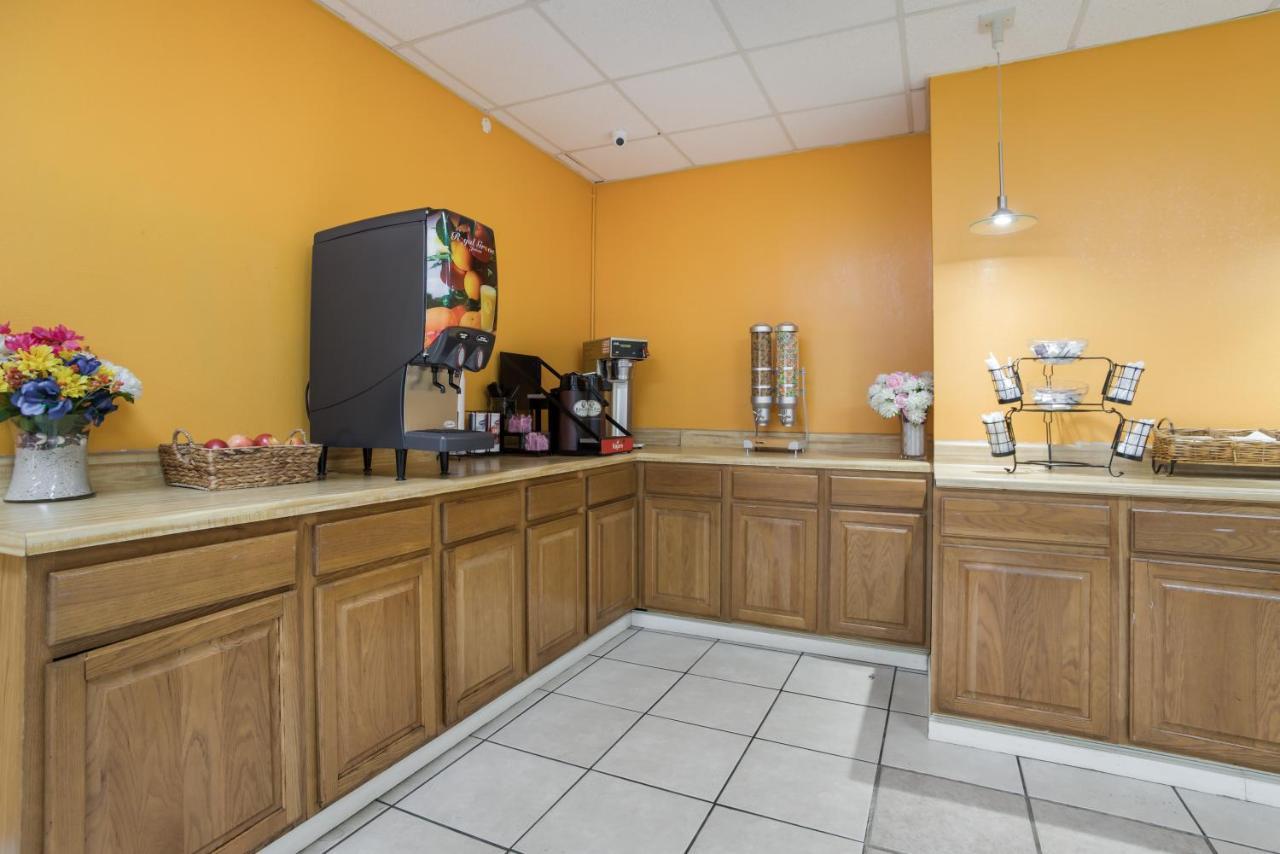 Americas Best Value Inn Tulsa I-44 Oakhurst Экстерьер фото