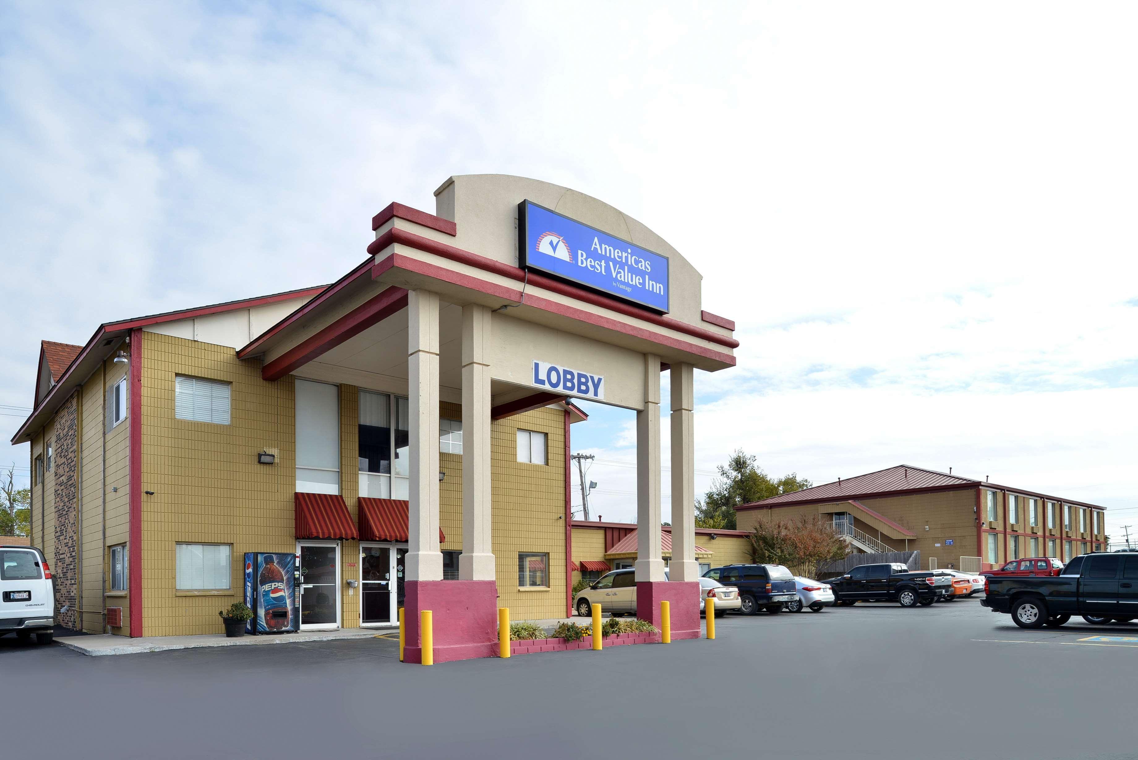 Americas Best Value Inn Tulsa I-44 Oakhurst Экстерьер фото
