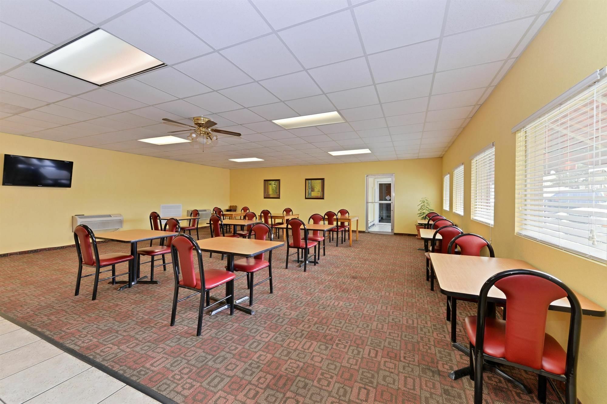 Americas Best Value Inn Tulsa I-44 Oakhurst Экстерьер фото